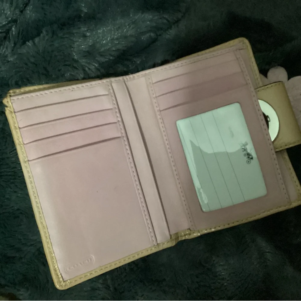 💎Rare💎Coach Wallet with flower - Picture 2 of 2